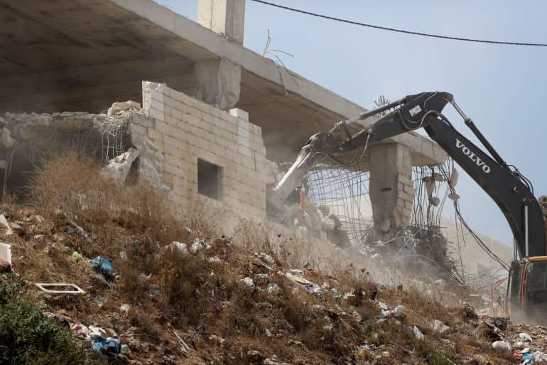 L'occupation démolit un bâtiment d'une superficie de 3 500 mètres carrés au nord de Jérusalem