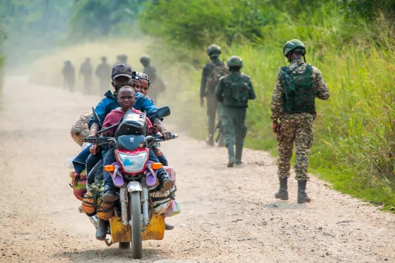 Des policiers congolais s’enfuient vers l'Ouganda alors que les combats s'intensifient