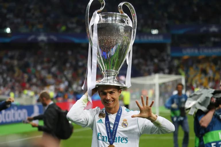 Lors du tirage au sort de la Ligue des Champions… une récompense spéciale pour Ronaldo de l'UEFA