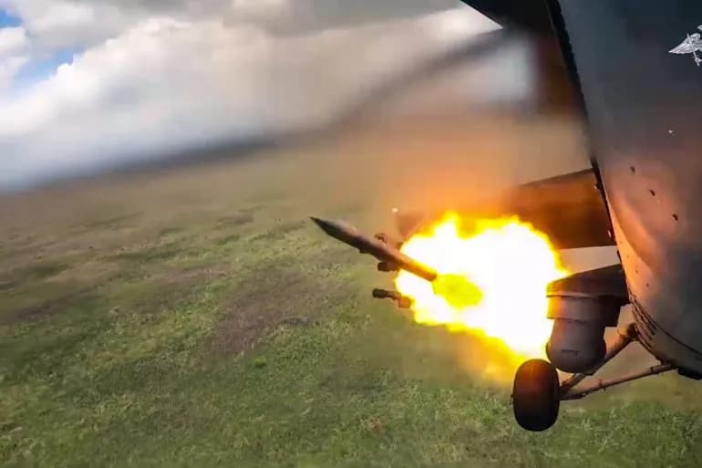 Organisme européen : Le feu brûle toujours sur un navire grec attaqué par les Houthis