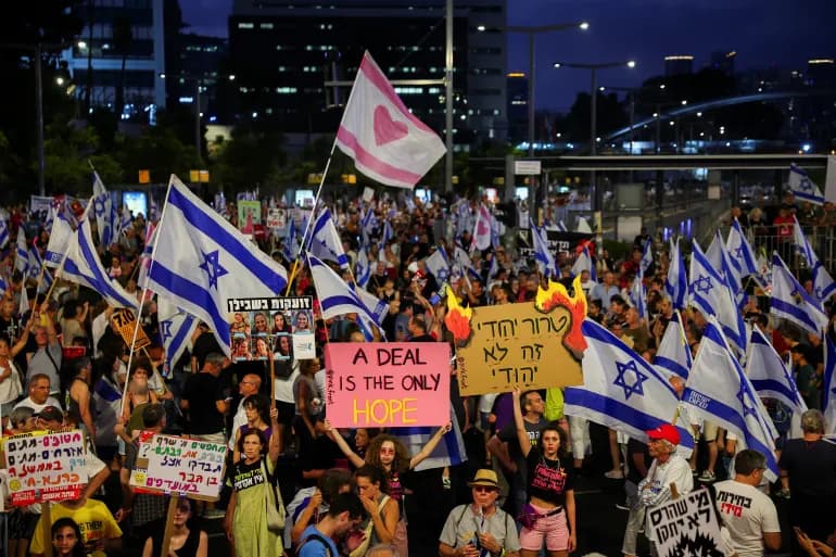 Haaretz : La cérémonie commémorative du 7 octobre approfondit le conflit entre Netanyahu et les familles des prisonniers