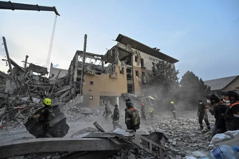 La Russie renouvelle ses violents bombardements sur l'Ukraine et les batailles de Koursk dans leur quatrième semaine