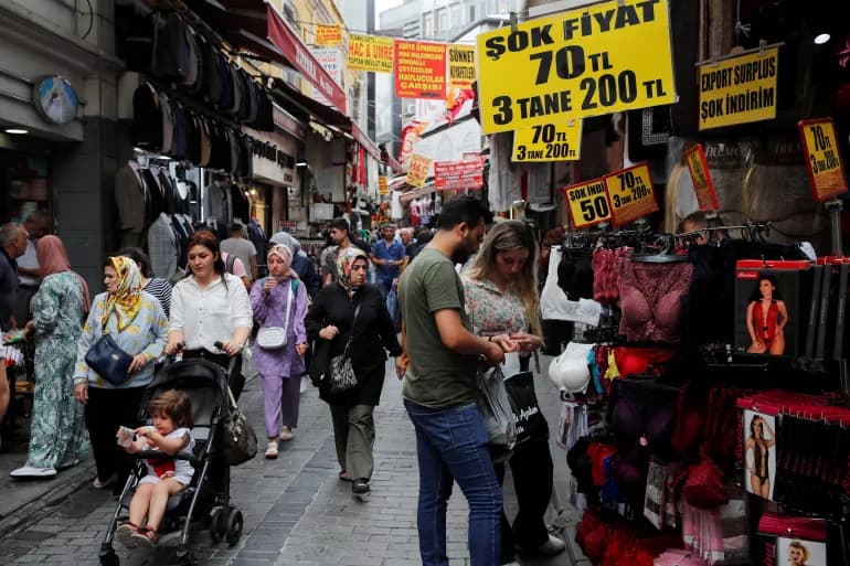 L'inflation en Turquie dépasse les attentes et diminue à 61,78%