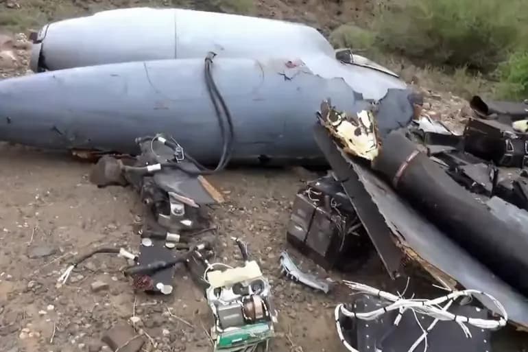 Les Houthis annoncent l'abattage d'un drone américain à Saada et le ciblage d'un navire dans le golfe d'Aden