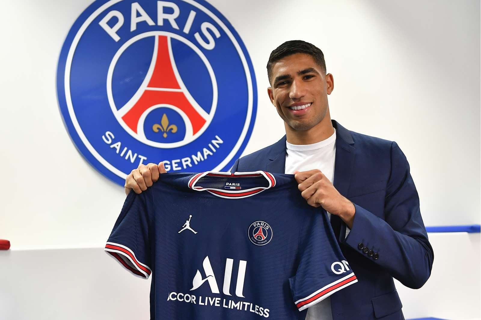 Paris Saint-Germain s'engage à prolonger le contrat d'Achraf Hakimi