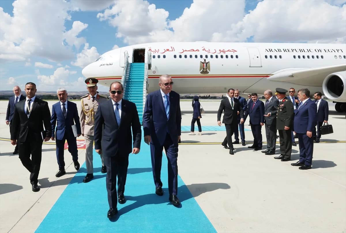 Première visite en 12 ans.. Erdoğan accueille Sissi à Ankara