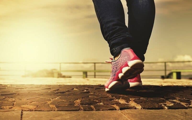 Marche quotidienne : un remède simple pour une vie plus longue