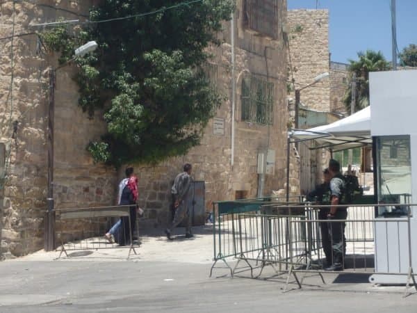 Israël empêche l'appel à la prière à l'aube dans la mosquée Ibrahimi