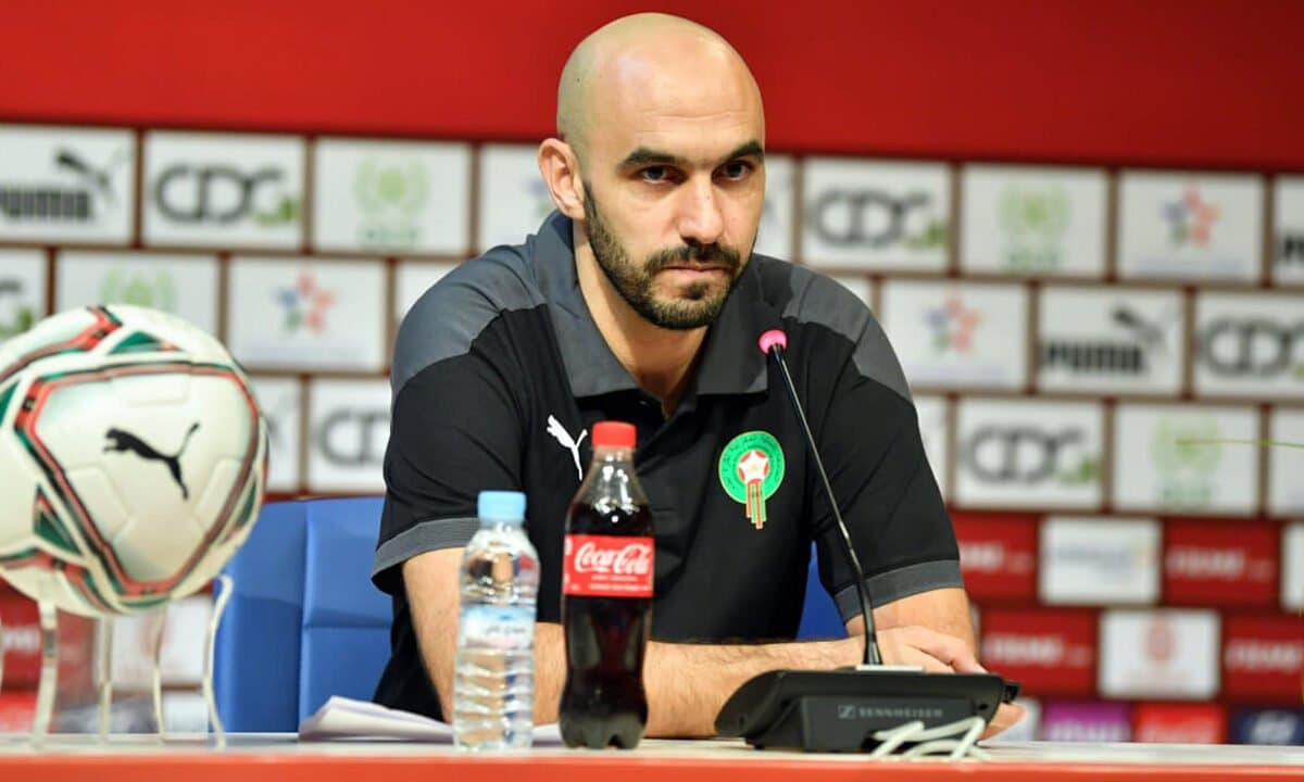 Regragui salue les nouveaux joueurs après la victoire contre la RCA