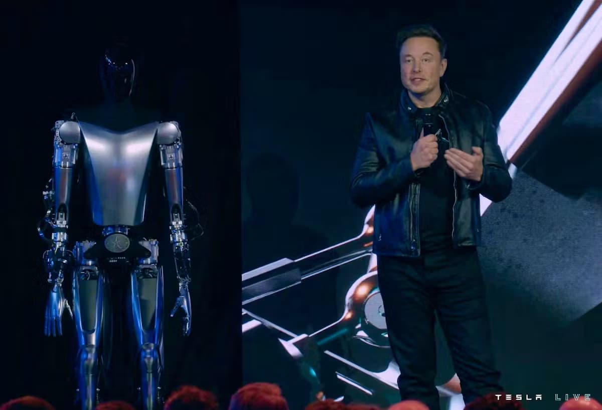 Elon Musk présente une version améliorée du robot Optimus