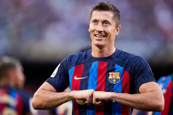 Lewandowski égale Messi et atteint 660 buts dans sa carrière