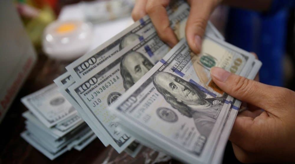 Le Dollar Atteint Son Plus Haut Niveau en 4Mois, Soutenu par Trump
