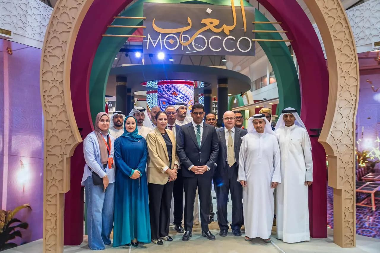 M. Bensaid visite le Salon international du livre de Sharjah