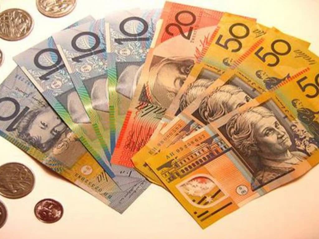 Le dollar australien chute avec la baisse des prévisions de taux
