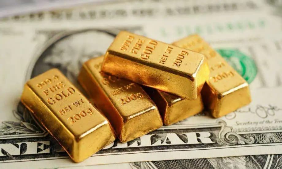 Augmentation des prix de l'or face à la baisse du dollar américain