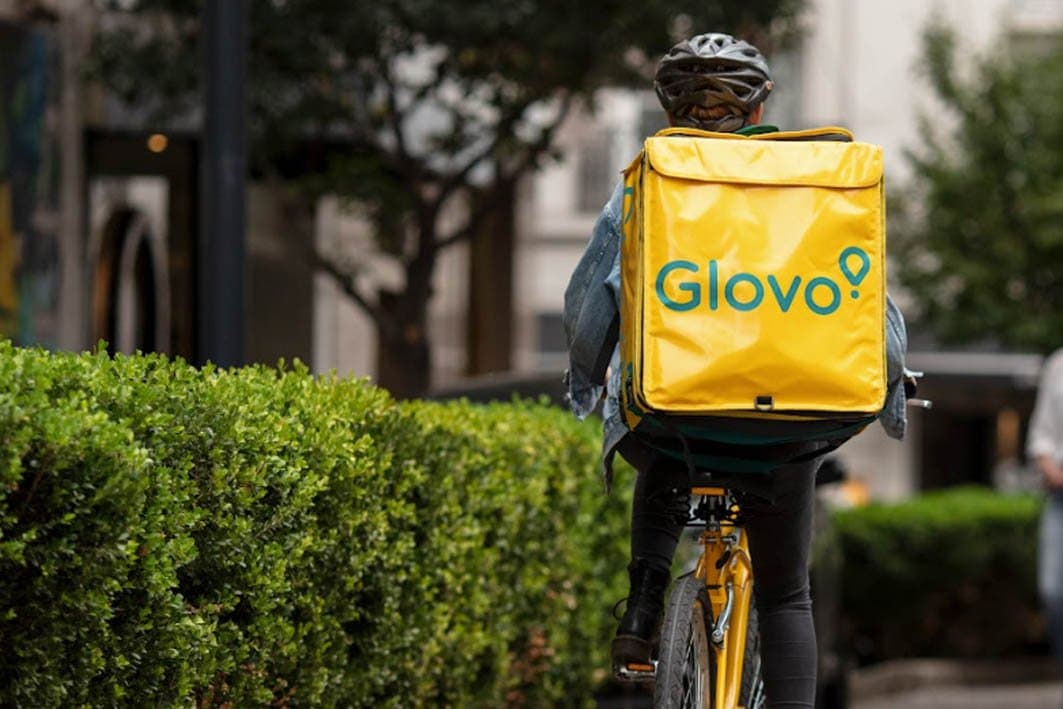 Espagne: Glovo va salarier ses livreurs à domicile
