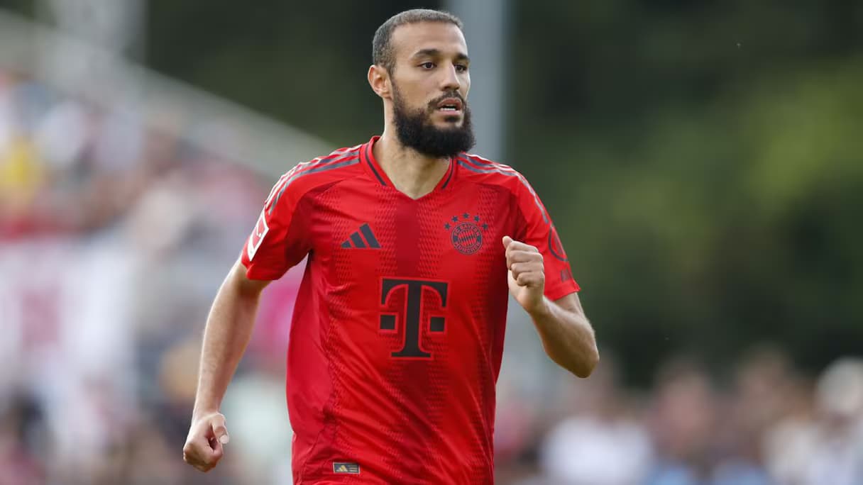 Manchester United modifie ses plans suite au refus de Mazraoui