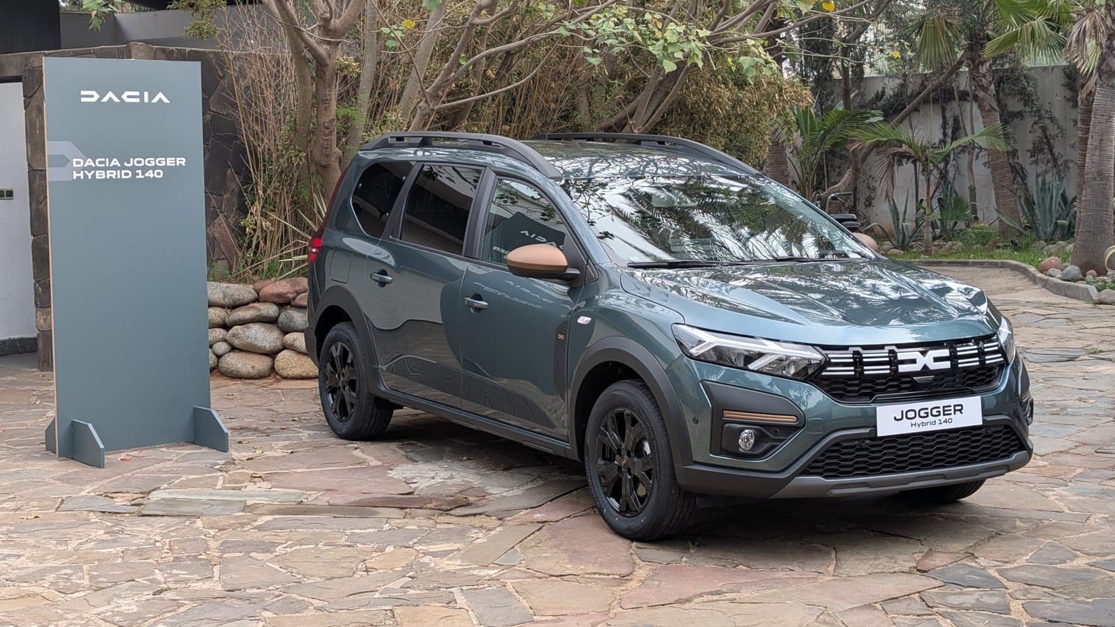 Dacia Maroc dévoile sa première voiture hybride locale, la Dacia Jogger Hybrid140