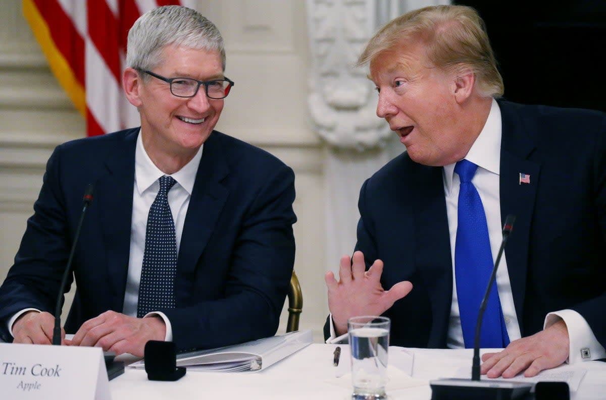 Le PDG d'Apple fait un don d'un million pour l'inauguration de Trump