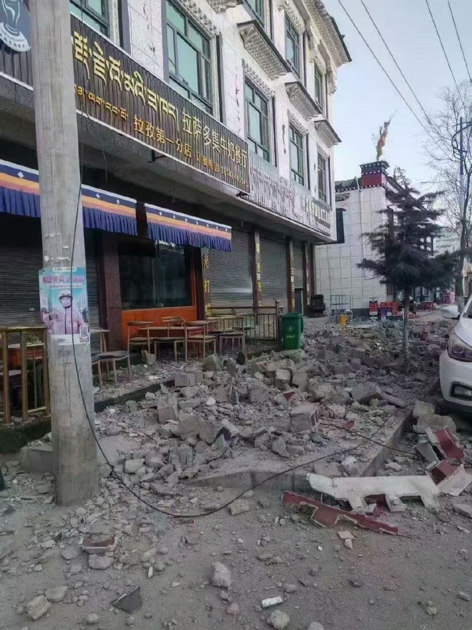 Séisme au Tibet : 126 morts et 188 blessés dans l'Himalaya