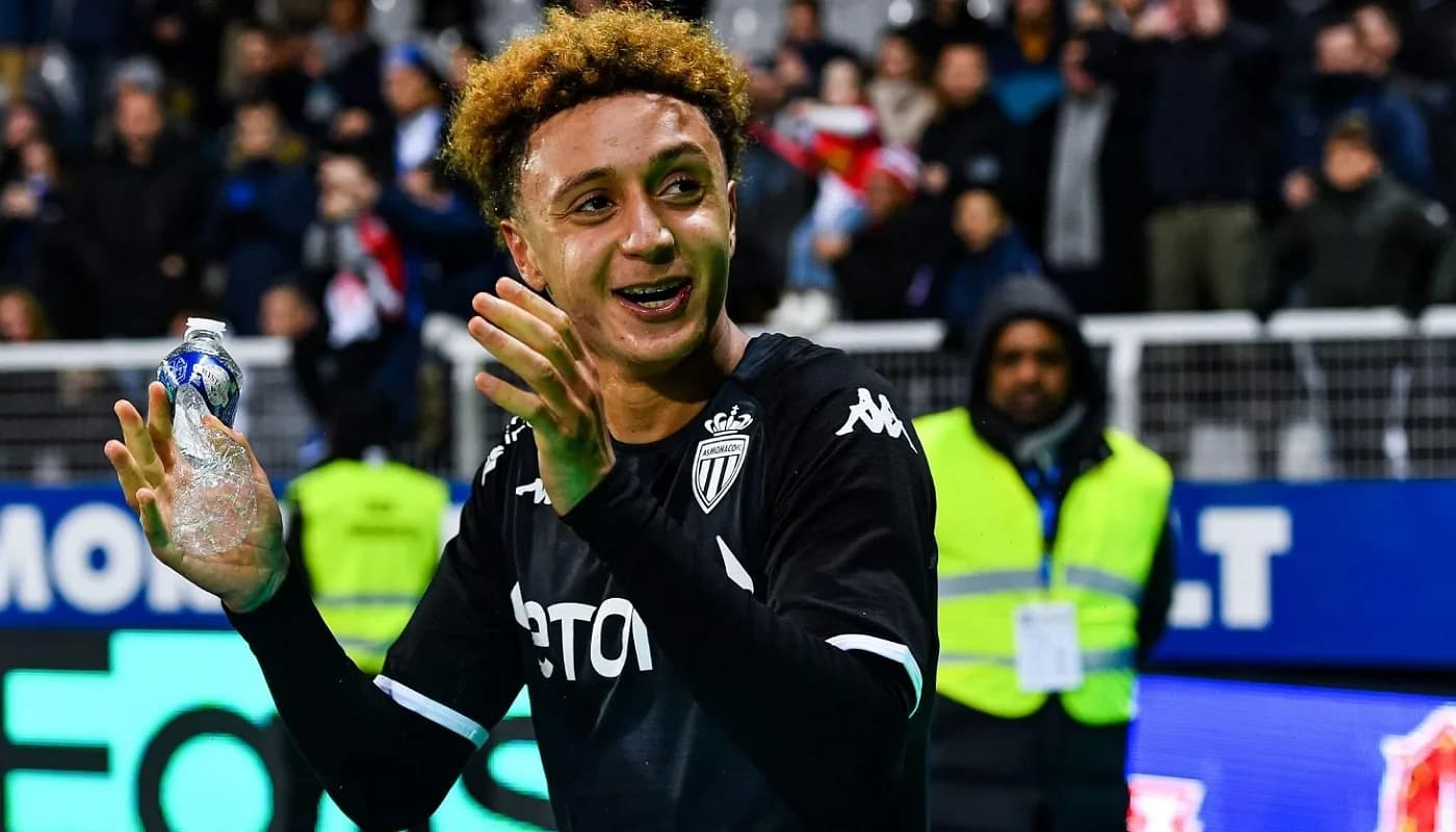 FC Barcelone s'intéresse à Elías Ben Seghir après ses brillantes performances