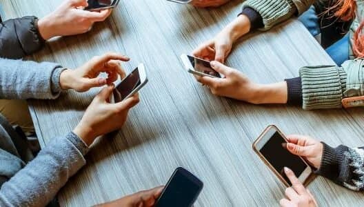 La baisse scolaire de 42 % des jeunes liée à Internet