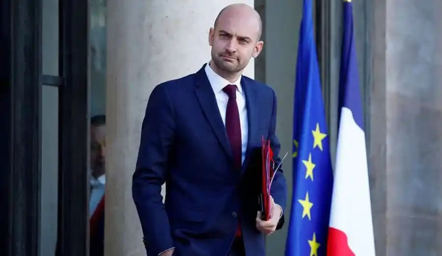 La France impose des restrictions d’accès à des dignitaires algériens