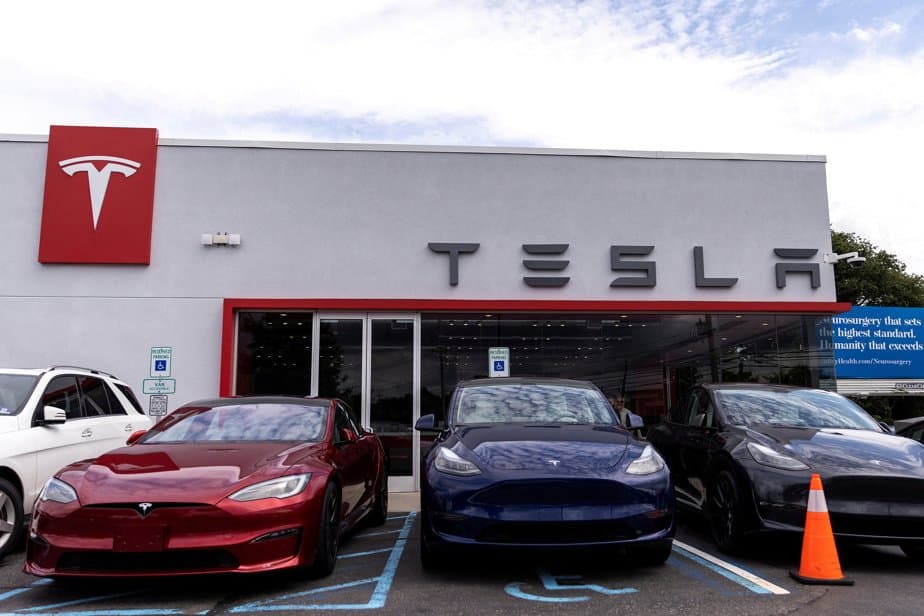Malgré les pertes, Tesla attire toujours l'investissement des particuliers