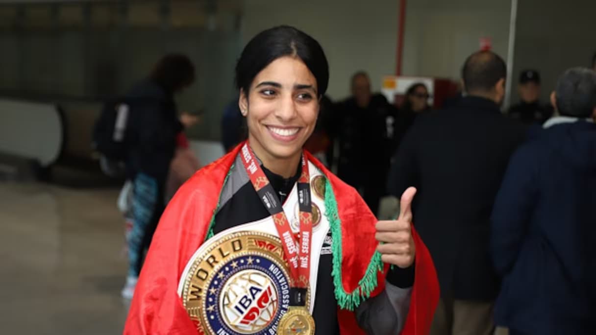 SM le Roi félicite la boxeuse Widad Bertal, sacrée championne du monde