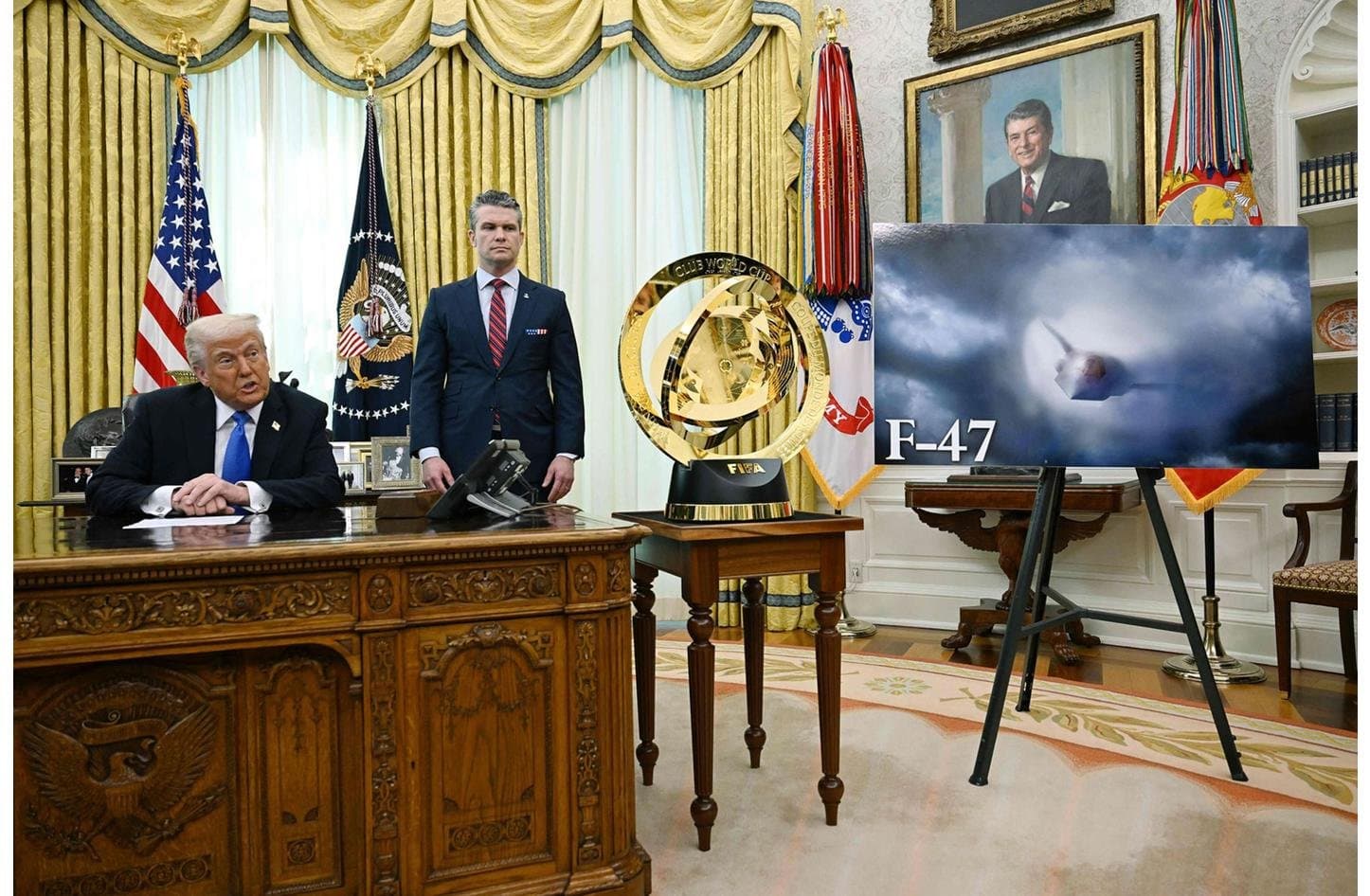 Trump attribue un contrat à Boeing pour la production d'avions de combat"F-47"
