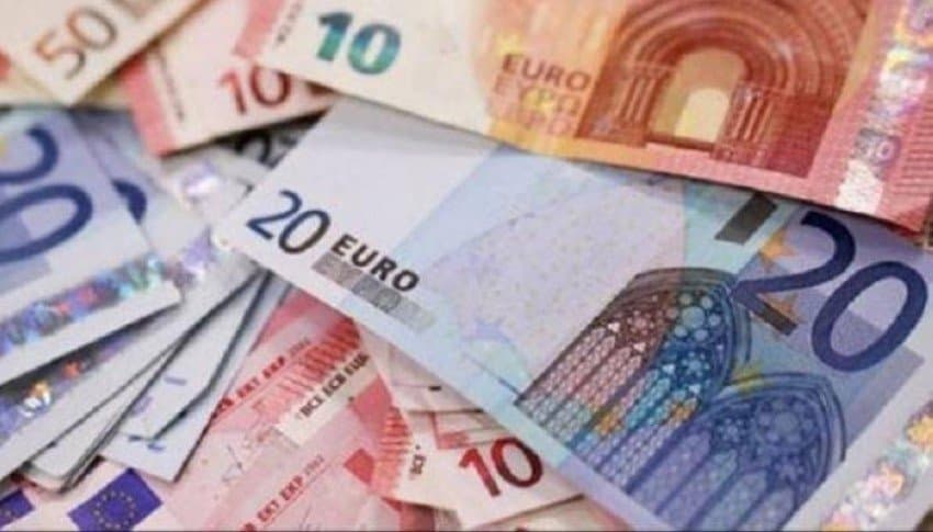 L’euro baisse sous la pression des tensions commerciales