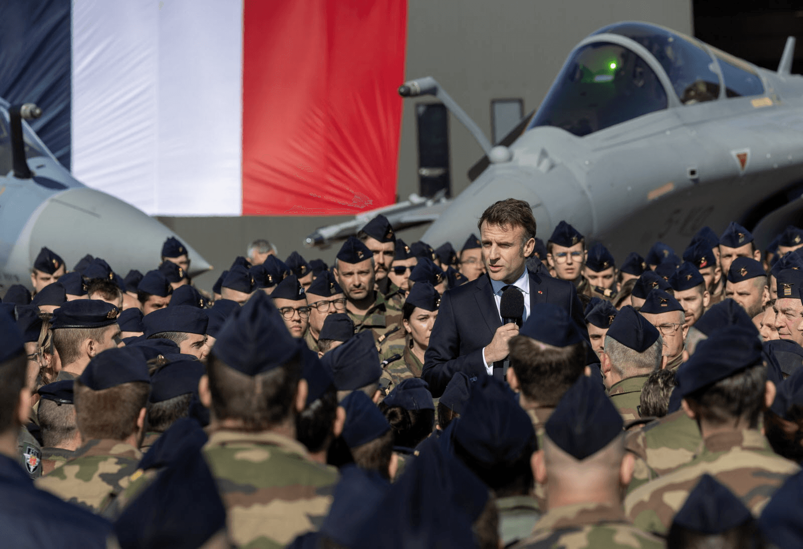 Emmanuel Macron renforce la stratégie nucléaire de la France