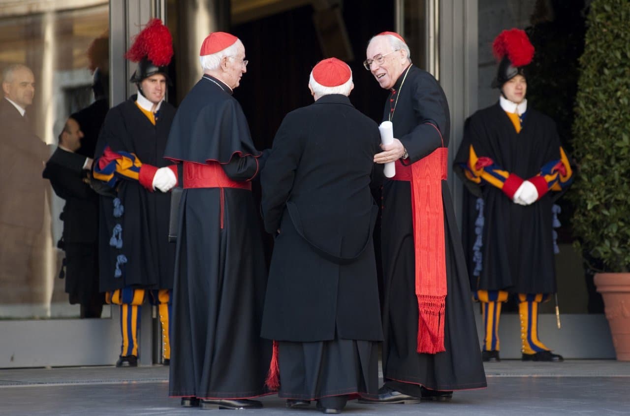 Les cardinaux fixant la date du conclave