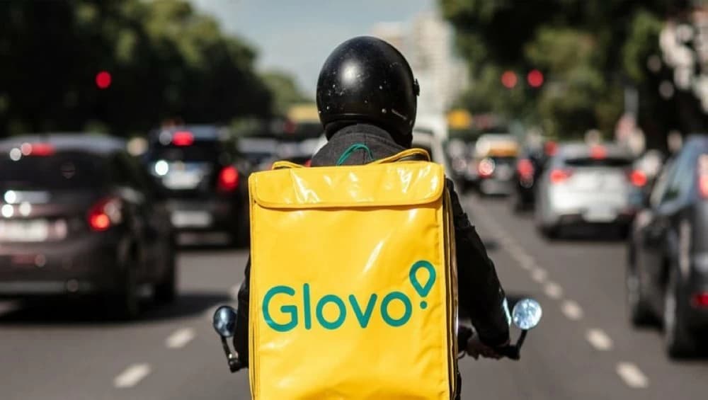 Glovo visée par une enquête du Conseil de la concurrence