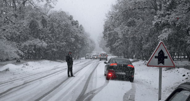 Neige et vents forts mercredi: Vigilance dans plusieurs provinces