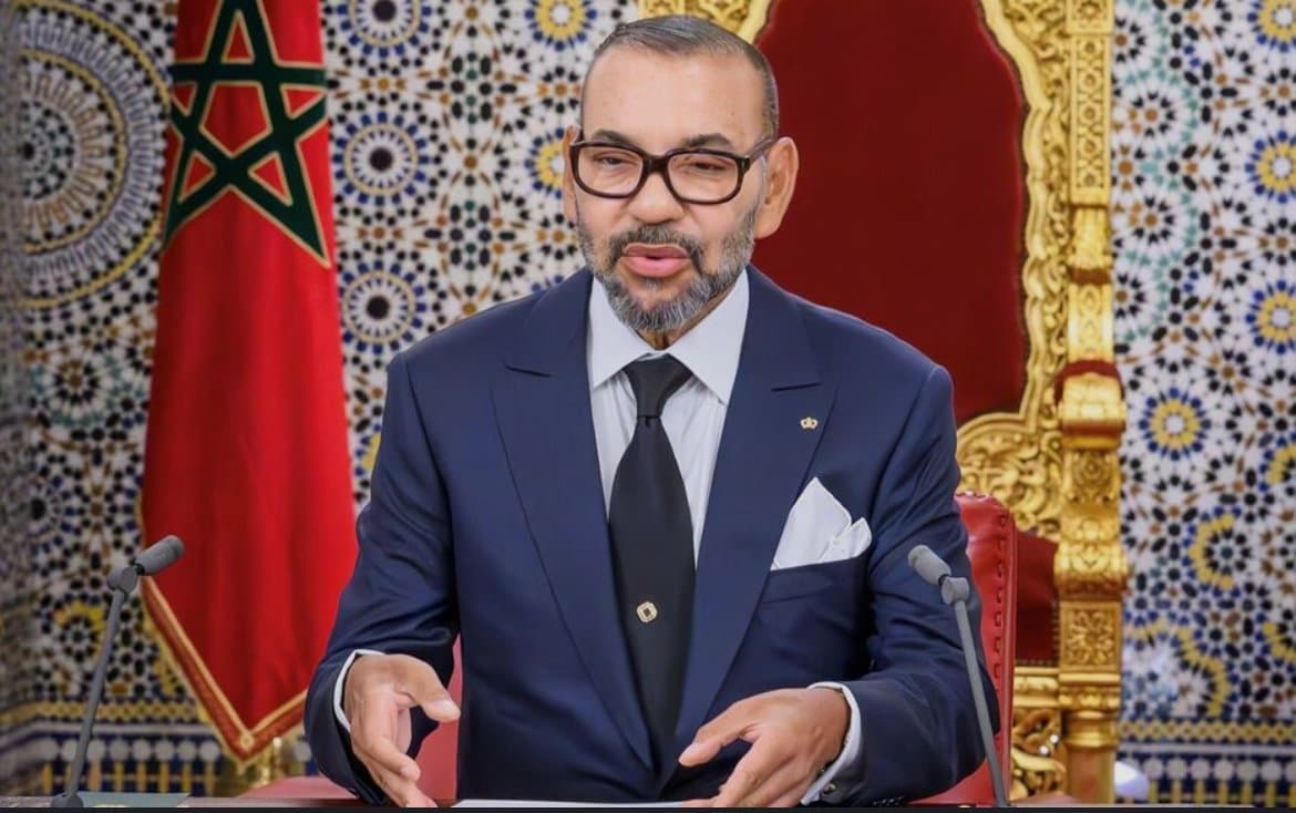 SM le Roi souffre d’une lombosciatalgie sans gravité