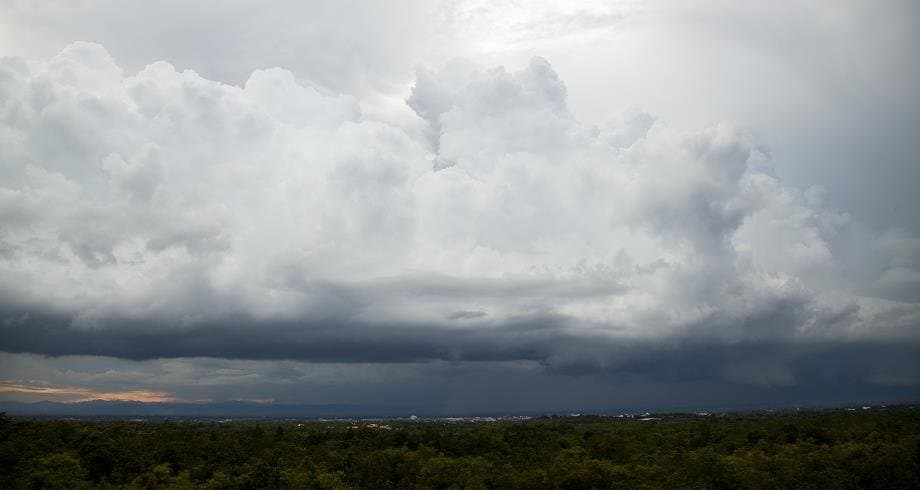 Météo: Averses orageuses et neige prévues