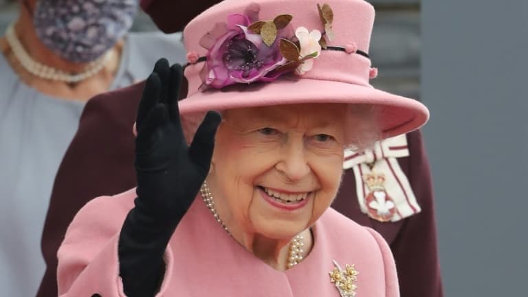 POURQUOI LA REINE ELIZABETH FÊTE SON ANNIVERSAIRE DEUX FOIS