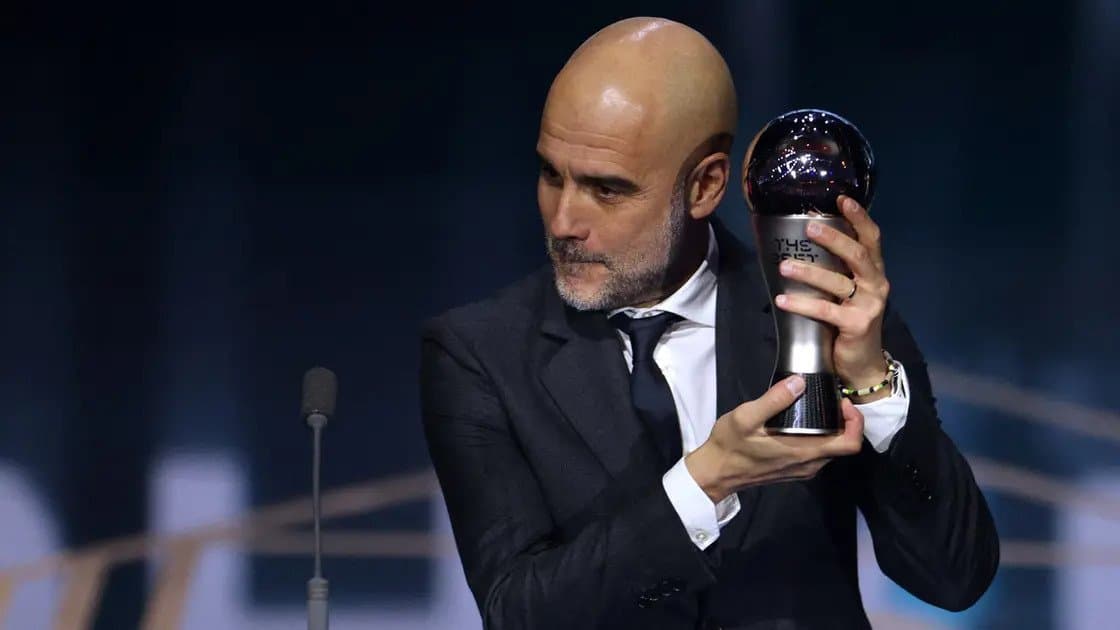 Guardiola remporte le prix du meilleur entraîneur du monde.