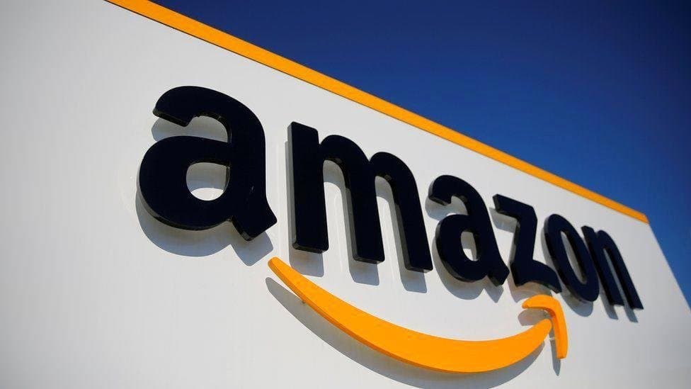 Amazon lance l’IA Rufus, votre assistant shopping personnel.