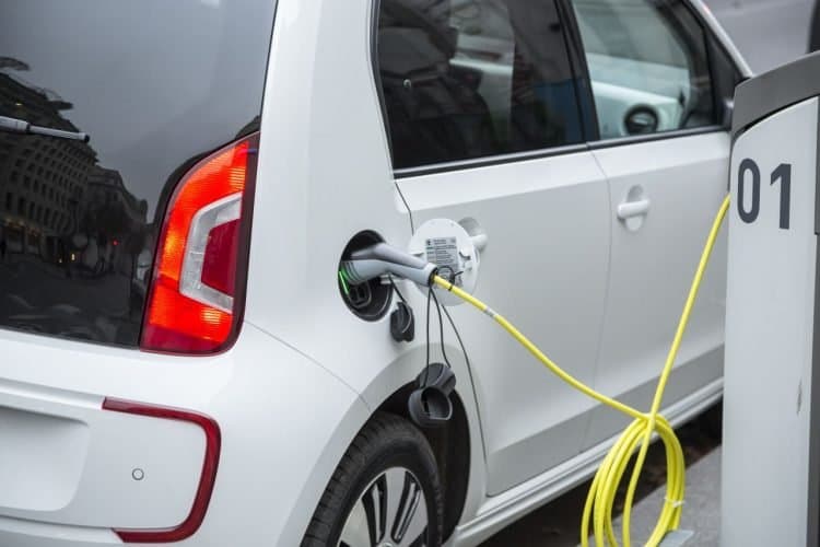 Autonomie, environnement, coût : Les obstacles sur la route des voitures électriques