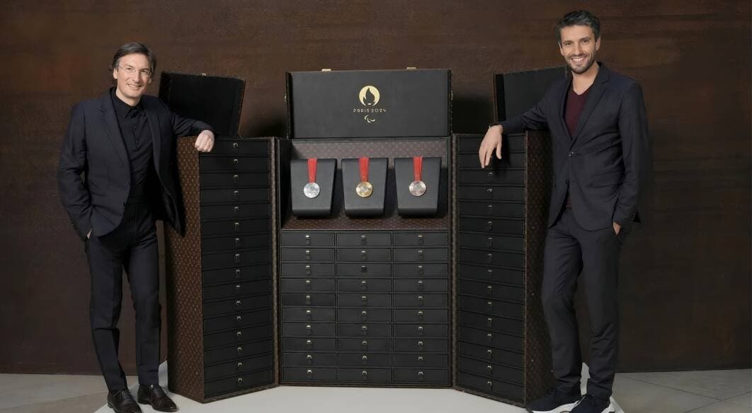Louis Vuitton dévoile ses coffrets prestigieux pour les Jeux Olympiques de Paris et Paralympiques.