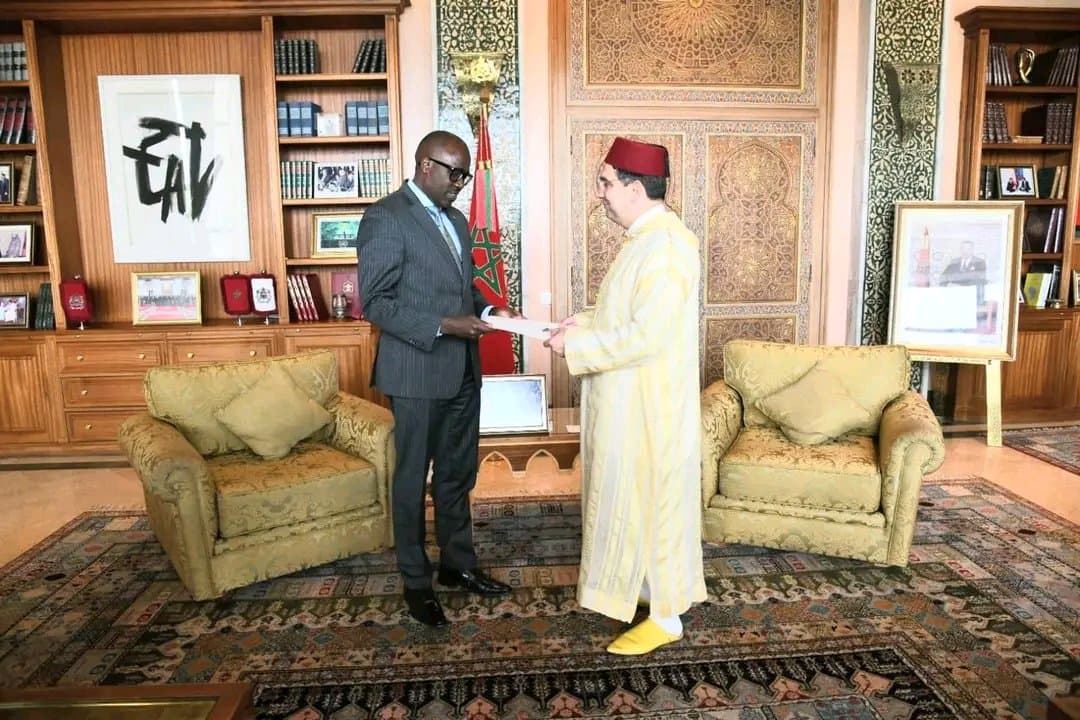 Bourita accueille l'ambassadeur de Bahreïn et reçoit une lettre de son roi à sa majesté le roi Mohammed VI.