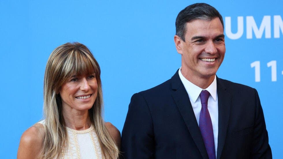 Le Premier ministre espagnol décide de rester en poste malgré les accusations de corruption contre son épouse