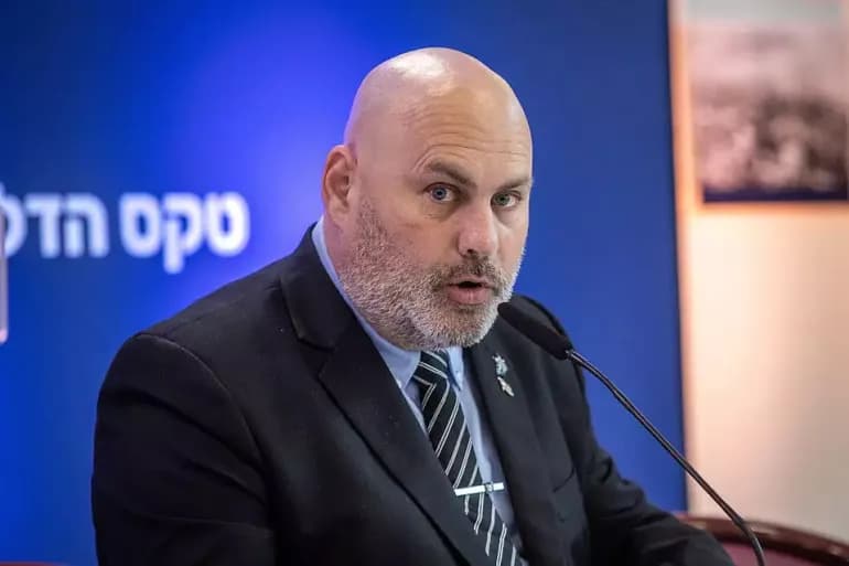Démission du Chef de la Propagande Israélienne