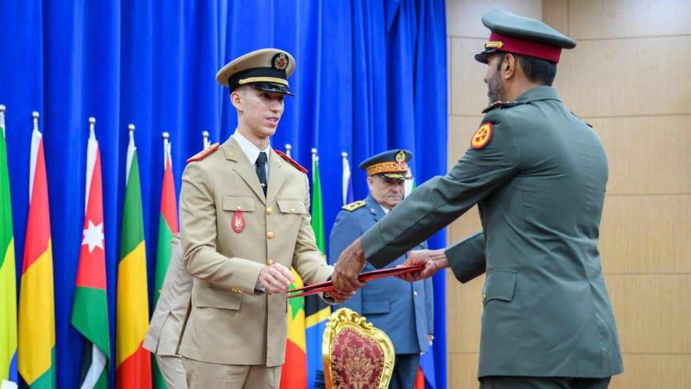 Le Prince Moulay El Hassan préside à Kénitra la cérémonie de sortie de la 24ème promotion du Cours Supérieur de Défense et de la 58ème promotion du Cours État-Major