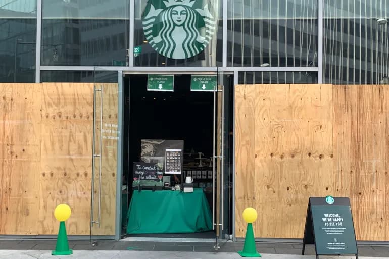 Le PDG de Starbucks limogé en raison de la baisse des ventes et de l'impact du boycott