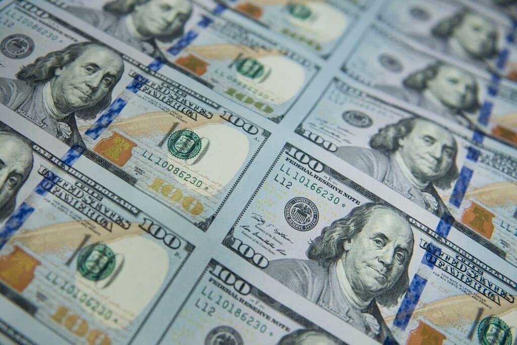 Le dollar recule en Europe, anticipations d'une baisse des taux américains