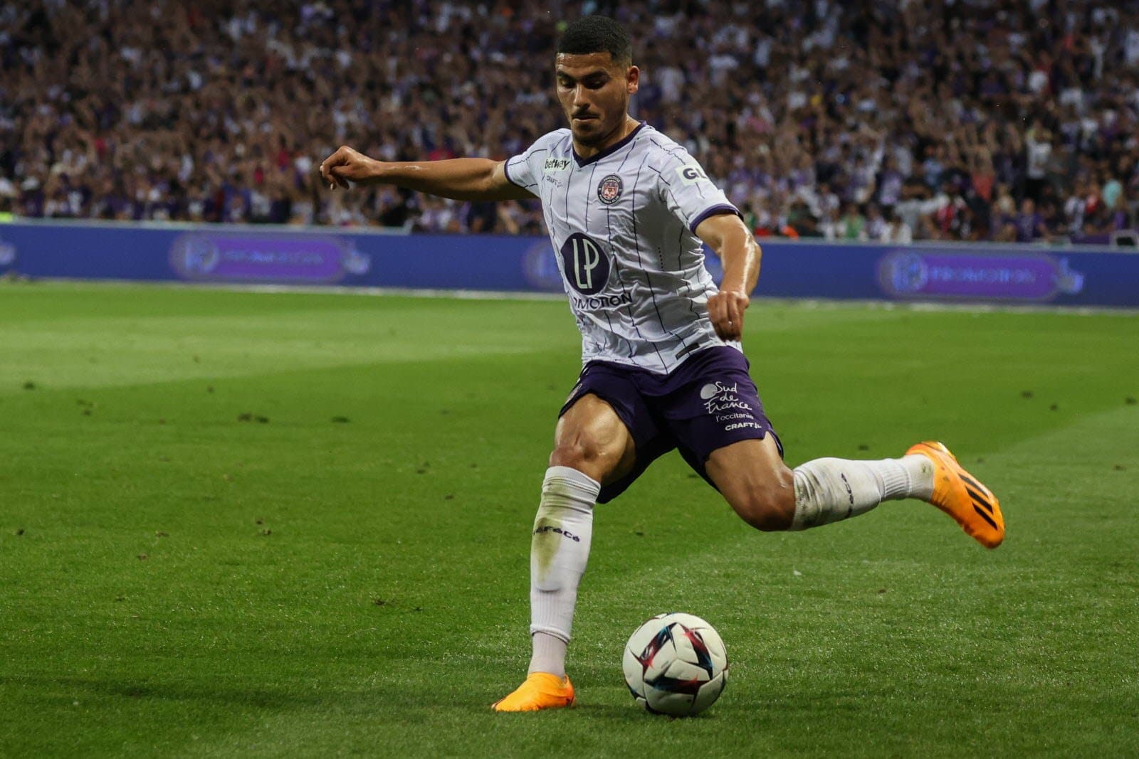 Toulouse renverse Saint-Étienne avec le but de Zakaria Aboukhlal