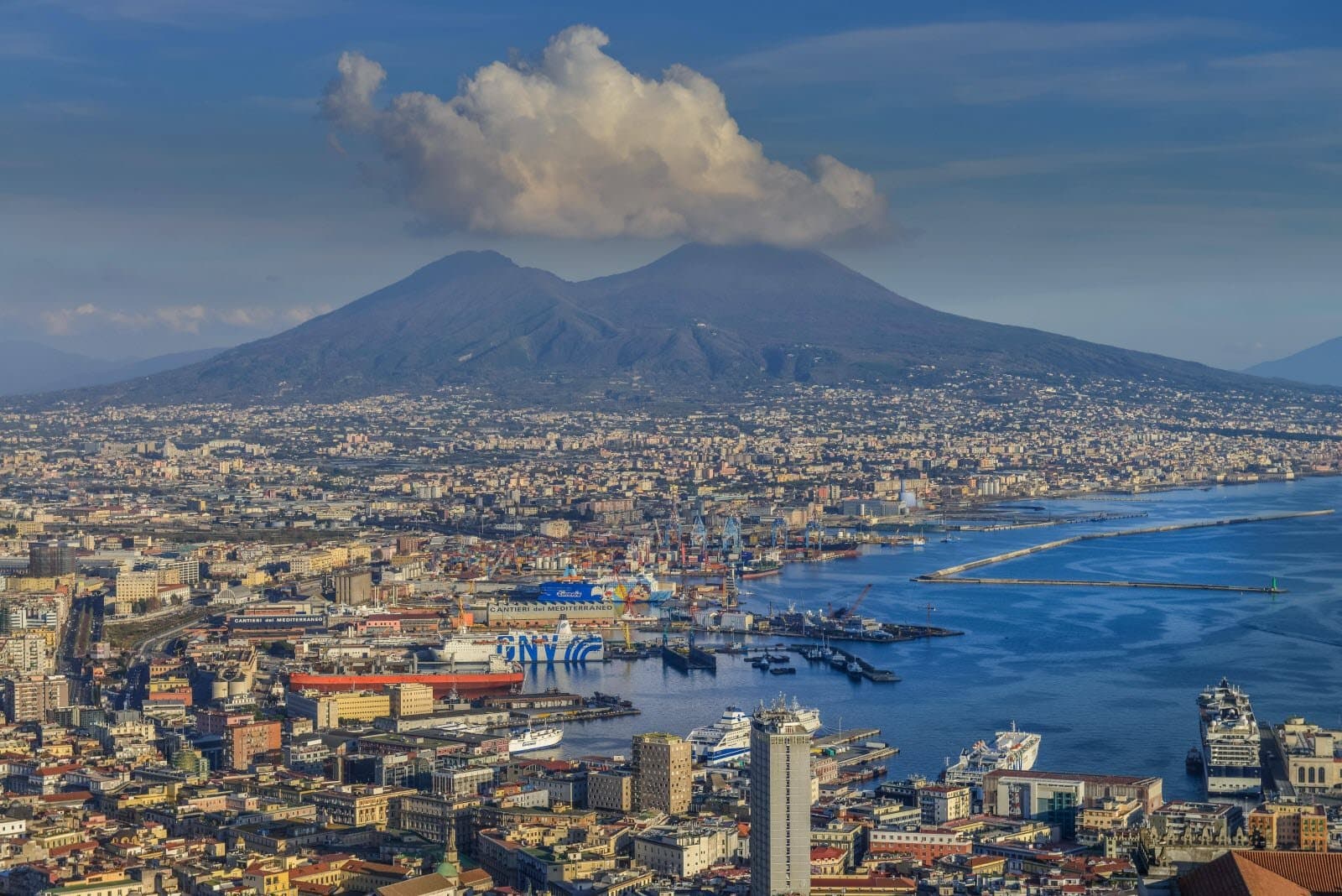 Une série de secousses sismiques frappe Naples, en Italie